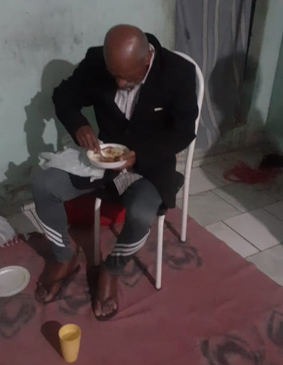 Joares Antonio foi levado para a casa de uma prima, onde recebeu alimento — Foto: Arquivo pessoal