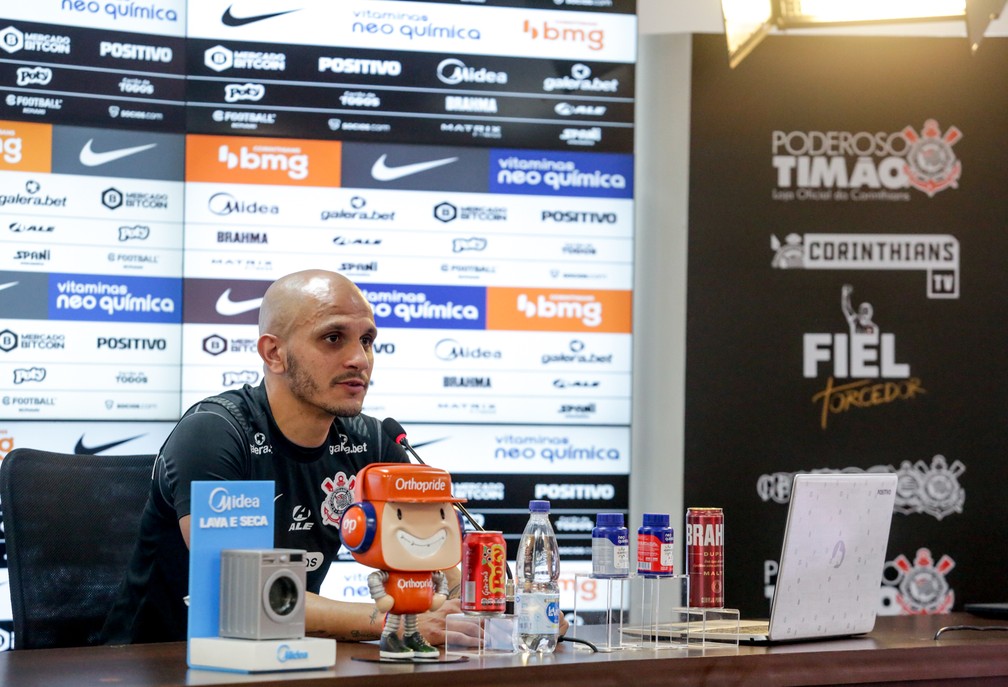 Após críticas de Marcelinho Carioca, Fábio Santos revela incômodo do elenco do Corinthians 