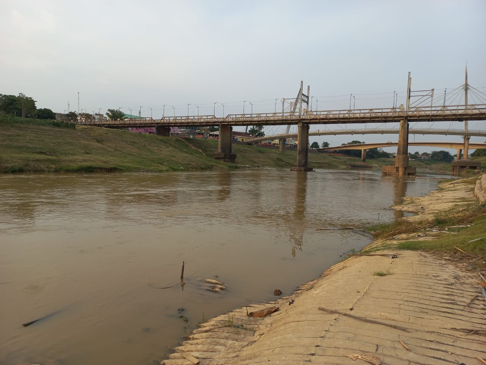 Nível do Rio Acre sobe 10 centímetros em Rio Branco após chuva, mas situação ainda é crítica