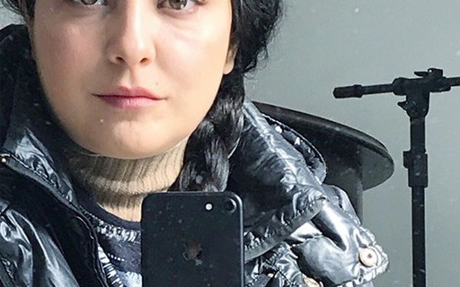 Letícia Sabatella posta selfie ao natural e fãs elogiam: "linda"