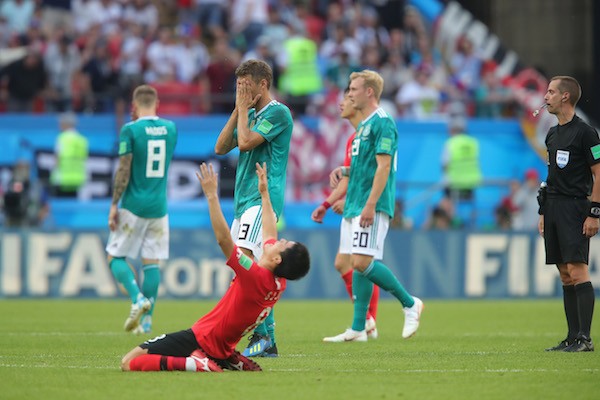 Thomas Mueller lamentando a derrotada da Alemanha para a Coreia do Sul que determinou a eliminação de sua equipe na Copa do Mundo 2018 (Foto: Getty Images,)