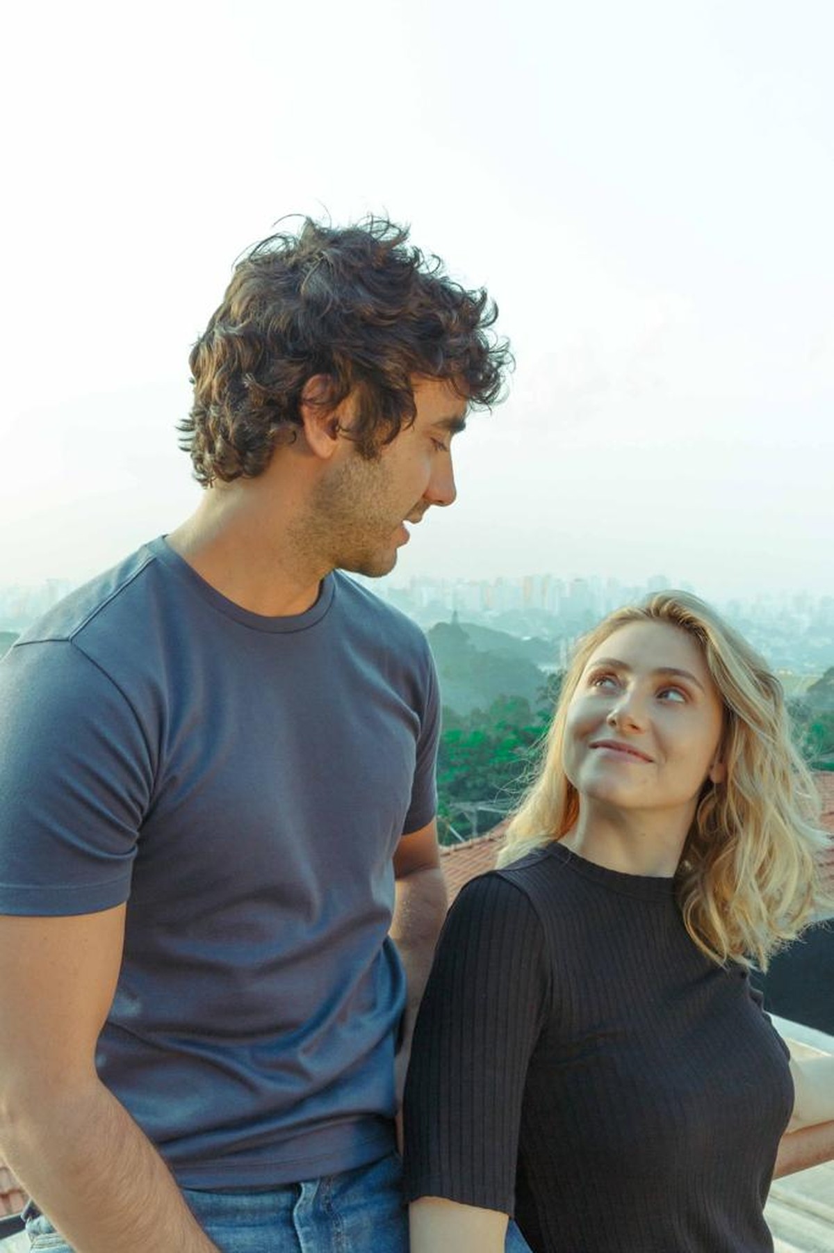 Gabriel Godoy celebra sucesso na TV e nova fase no namoro ...