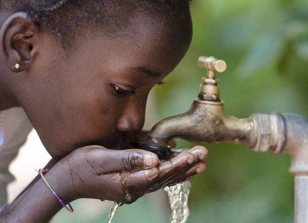 Consumo de água no Mali é de 4 litros diários por pessoa. Casa e Jardim Se Importa. Deca (Foto: Thinkstock)