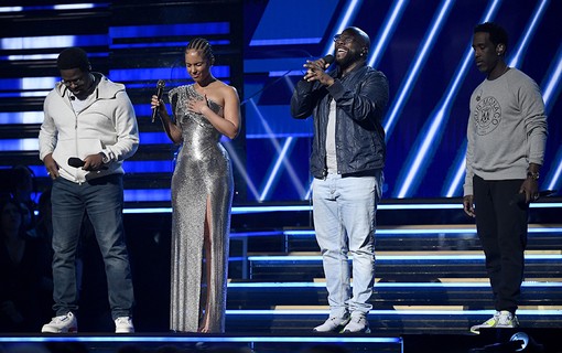 Alicia Keys e Boyz II Men fazem homenagem a Kobe Bryant