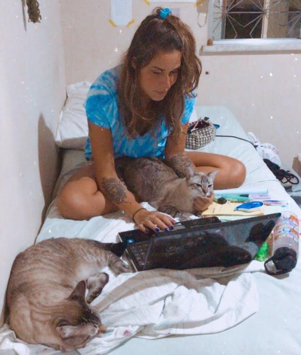 Roberta segue estudando, dando aulas particulares e trabalhando em outras áreas para se manter — Foto: Roberta Masecena