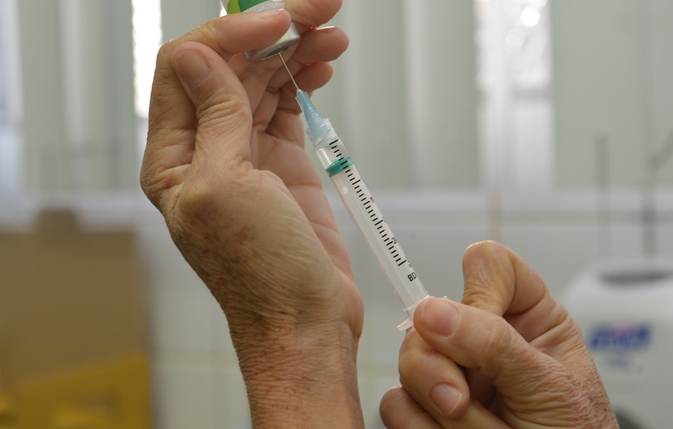 ES antecipa campanha e pretende vacinar cerca de 1,5 milhão contra gripe em 2022