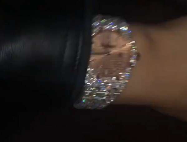 O relógio de US$ 100 mil que Kylie Jenner ganhou de presente (Foto: Instagram)