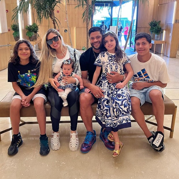 Hulk com Camila Angelo e os filhos (Foto: Reprodução/Instagram)