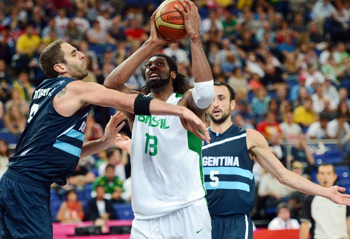 Basquete Nenê brasil e Argentina Olimpíada de Londres - 08 de agosto de 2012 (Foto: Agência AFP) Basquete Nenê brasil e Argentina Olimpíada de Londres - 08 de agosto de 2012 (Foto: Agência AFP)