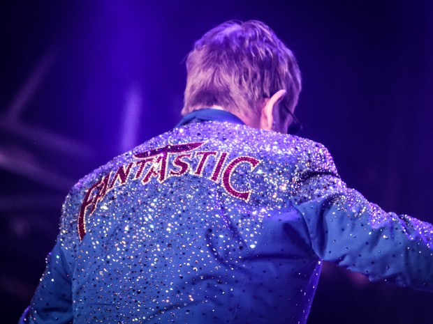 Elton John ostentou um paletó majestoso durante sua apresentação no Palco Mundo, no Rock in Rio 2015 (Foto: Fabio Tito/G1)