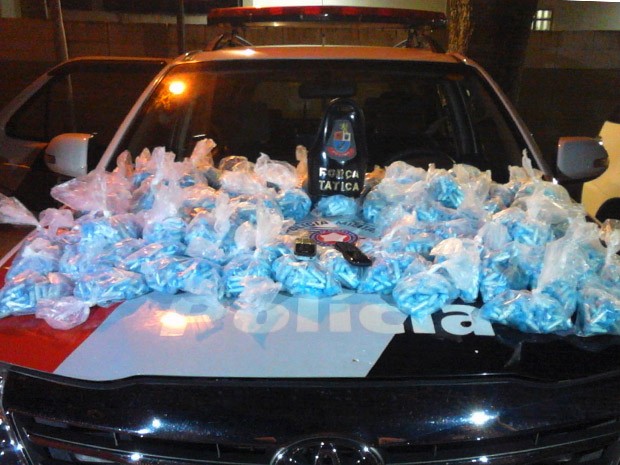 Homem é preso com 9,7 Kg de cocaína na zona sul de São José, SP (Foto: Divulgação/ Polícia Militar) Homem é preso com 9,7 Kg de cocaína na zona sul de São José, SP (Foto: Divulgação/ Polícia Militar)