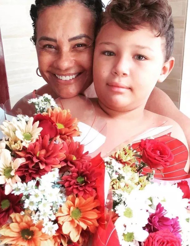 Solange Couto e o filho (Foto: Reprodução/Instagram)