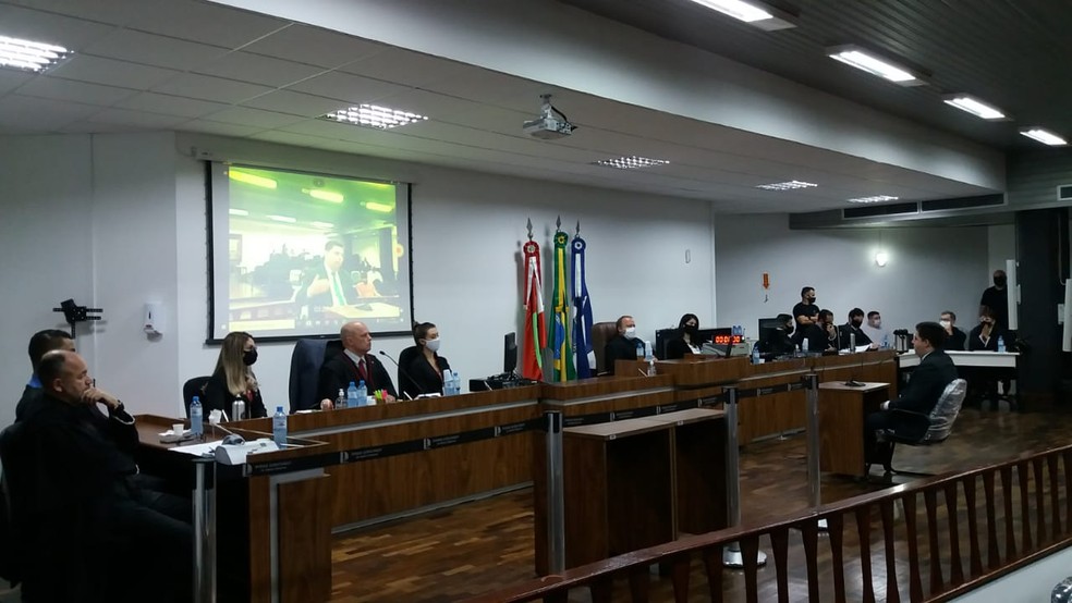 Juri popular ocorre no Fórum de Joinville e é presidida pelo juiz Gustavo Henrique Aracheski — Foto: Arquivo pessoal