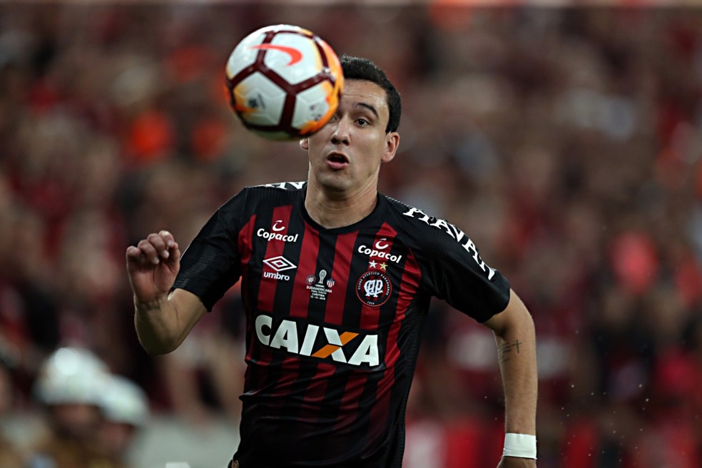 Pablo em ação contra o Junior Barranquilla: atacante fez cinco gols e foi o artilheiro da Copa Sul-americana  — Foto: Albari Rosa/Gazeta do Povo