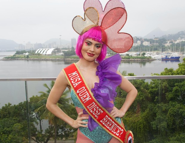 Letícia Lima com peruca rosa para o Bloco da Preta (Foto: Danioel Jansens)