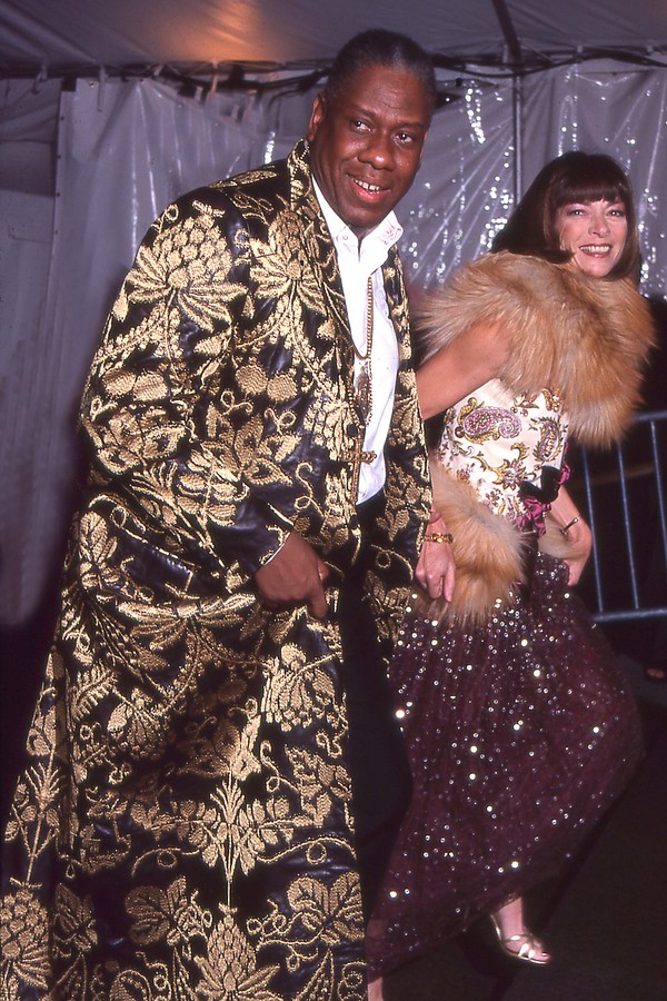 Editor-at-large Andre Leon Talley and Editor-in-chief Anna Wintour attend the Costume Institute gala at the Metropolitan Museum of Art, New York, New York, 1999. (Photo by Rose Hartman/Getty Images) (Foto: Getty Images)