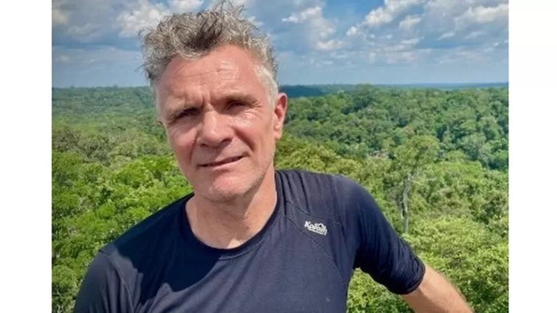 O jornalista britânico Dom Phillips mora em Salvador e faz reportagens sobre o Brasil há mais de 15 anos (Foto: Reprodução/Twitter)