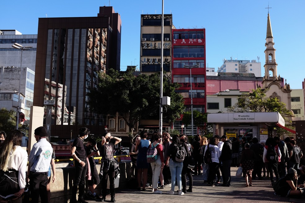  Movimentação na Rua Galvão Bueno, no bairro da Liberdade, região central da cidade de São Paulo, neste sábado (10). — Foto: ETTORE CHIEREGUINI/AGIF - AGÊNCIA DE FOTOGRAFIA/ESTADÃO