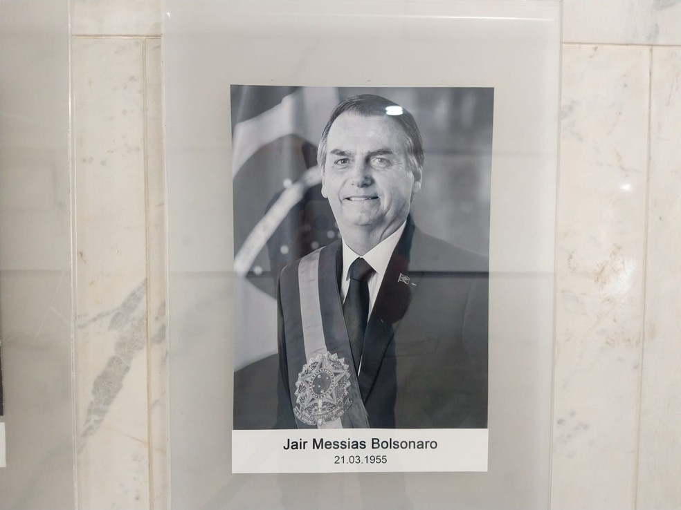 Foto de Jair Bolsonaro em versão preto e branco, já como ex-presidente, no Palácio do Planalto — Foto: João Carlos/TV Globo