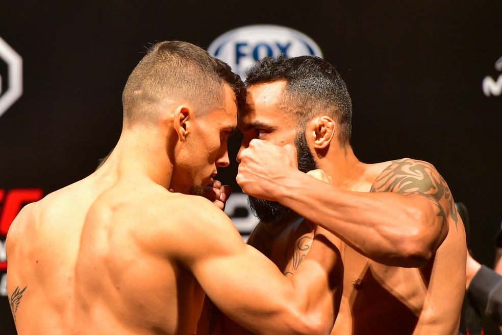 Felipe Silva (dir.) fez uma encarada dura com Claudio Puelles no UFC Santiago (Foto: Jason Silva)