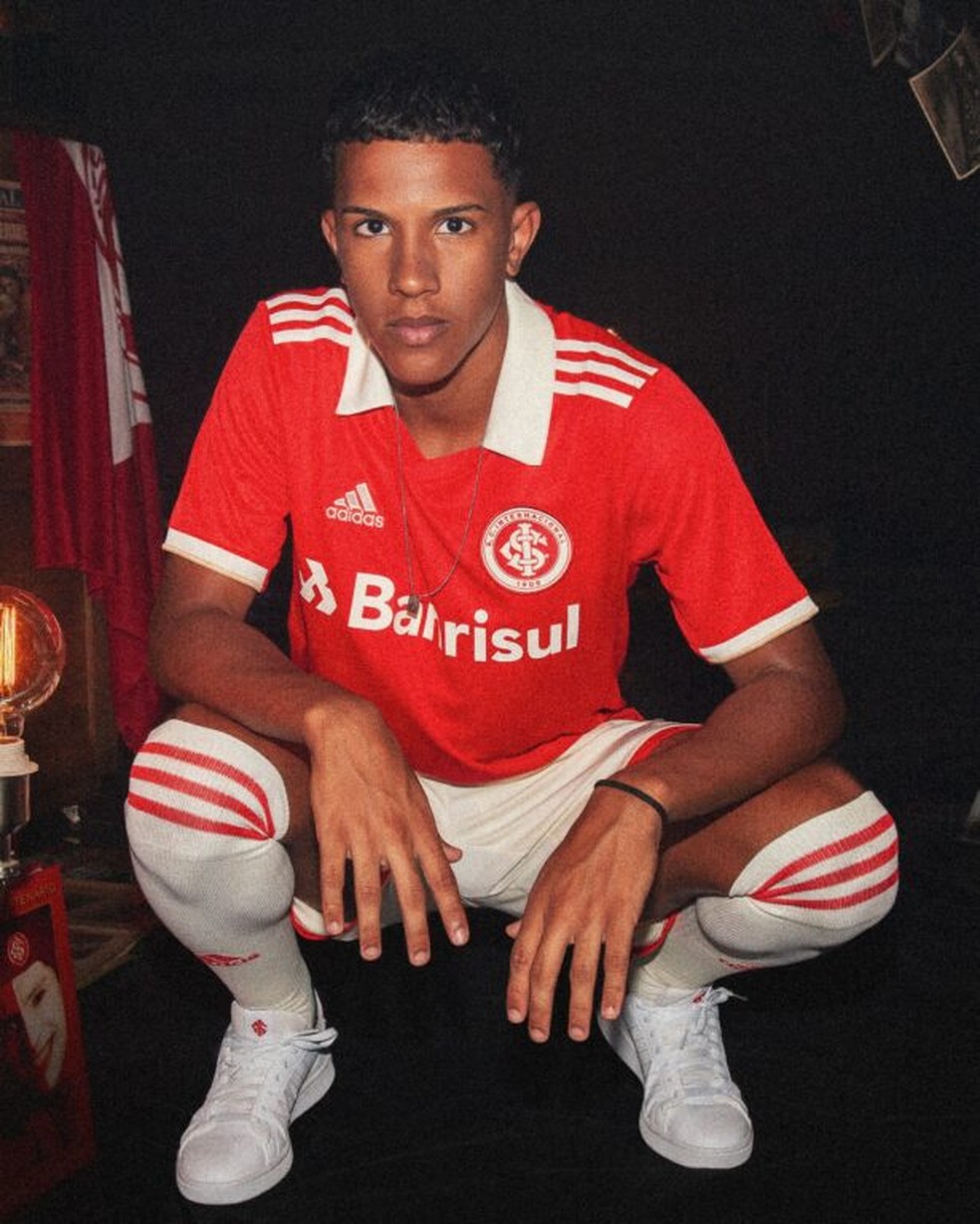 Inter lança nova camisa para 2022 — Foto: SC Internacional/Divulgação