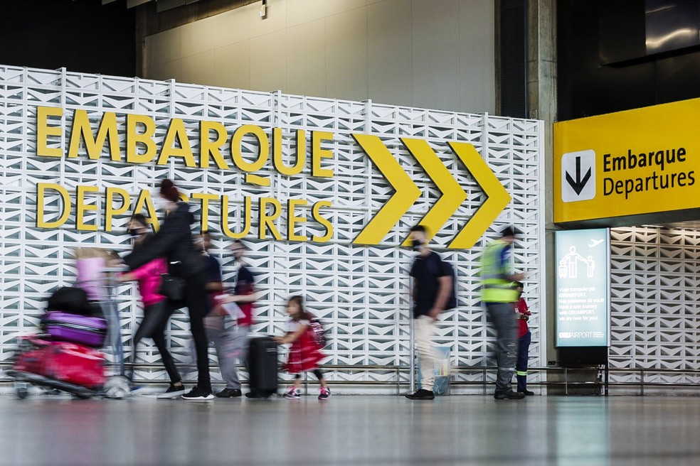 Movimentação de passageiros no Aeroporto Internacional de São Paulo, em Guarulhos, Grande São Paulo, no dia 7 de agosto. — Foto: Fepesil/Estadão Conteúdo