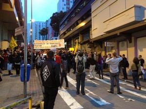 Protestos iniciam no Centro da capital de Santa Catarina nesta terça (25) (Foto: Sérgio Guimarães/RBS TV)