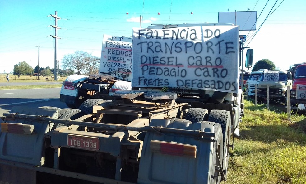 Protestos ocorrem em rodovias da regiÃ£o de Itapetininga (Foto: Arquivo Pessoal/Edinei Nunes da Costa)