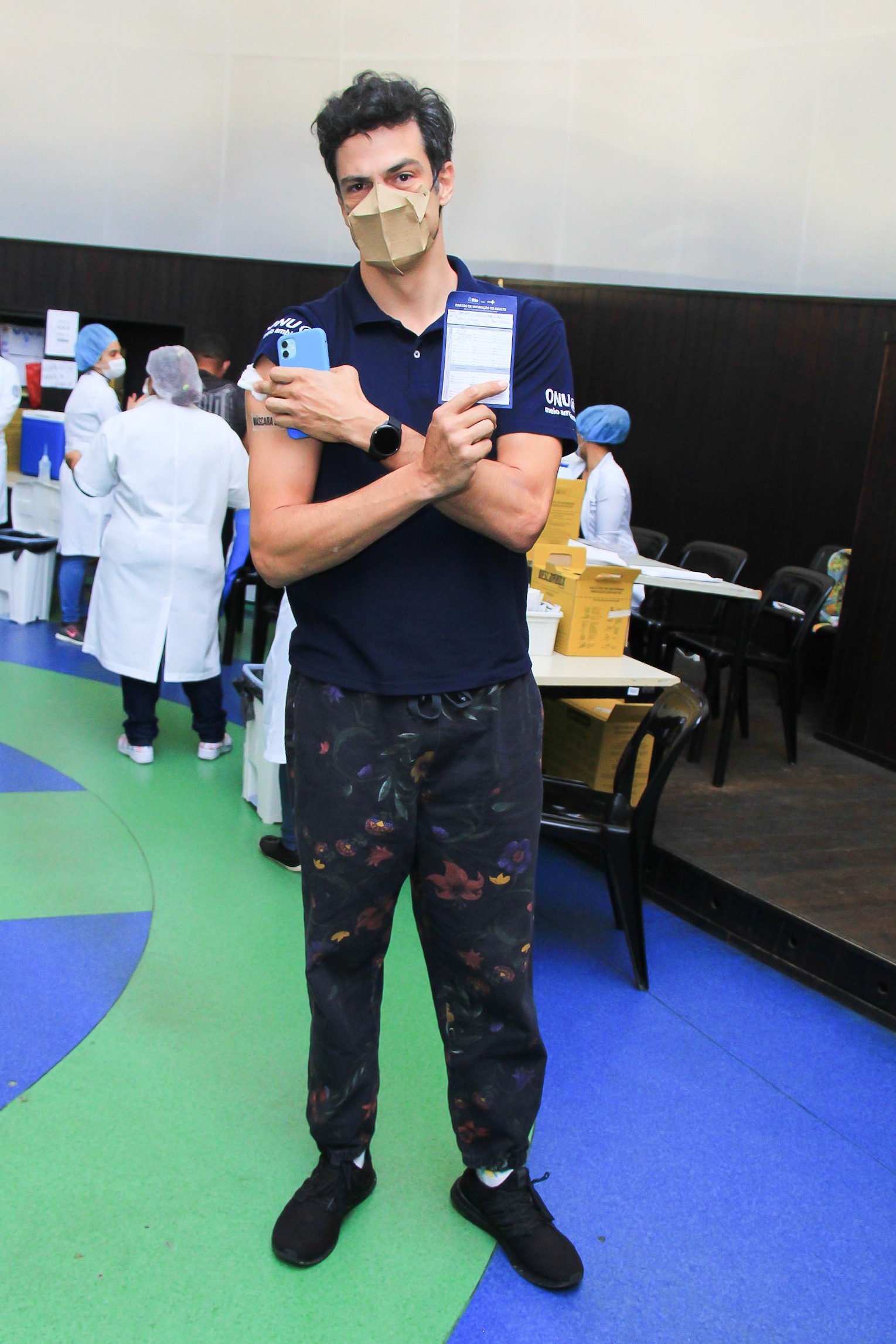 Mateus Solano recebe vacina contra a Covid-19 (Foto: Fabricio Pioyani/AgNews )