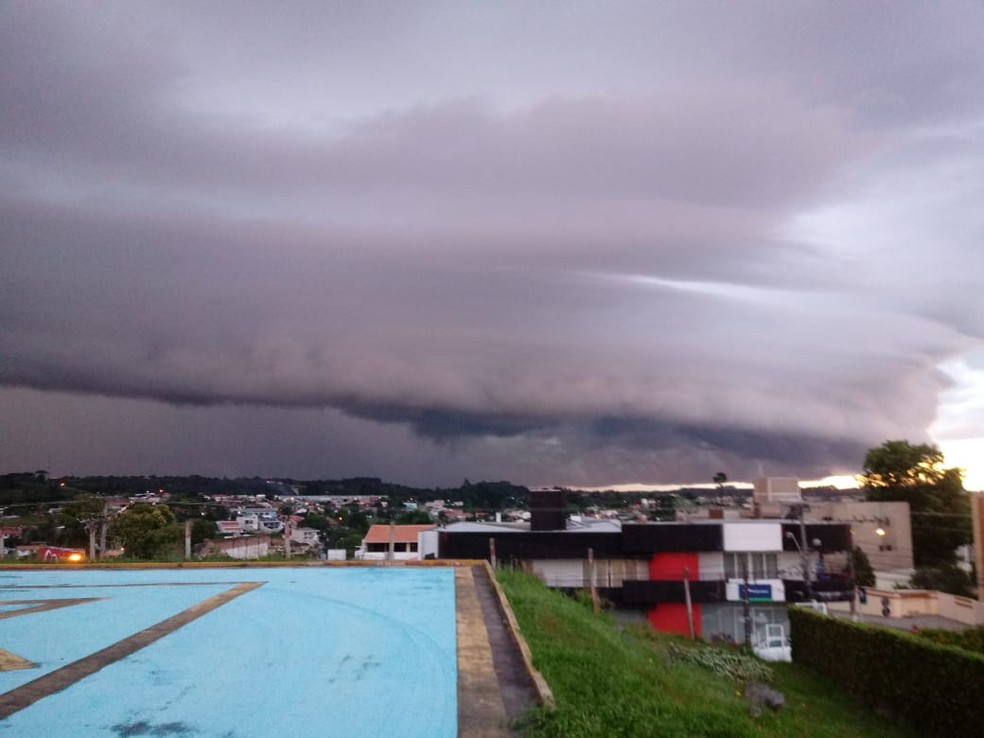 Fenômeno foi registrado no fim da tarde de quarta-feira em Mafra — Foto: PM/ Divulgação