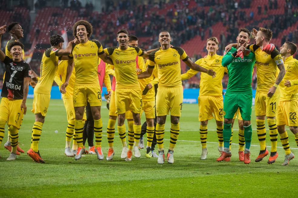 Leverkusen lidera invicto a Bundesliga, enquanto Borussia Dortmund