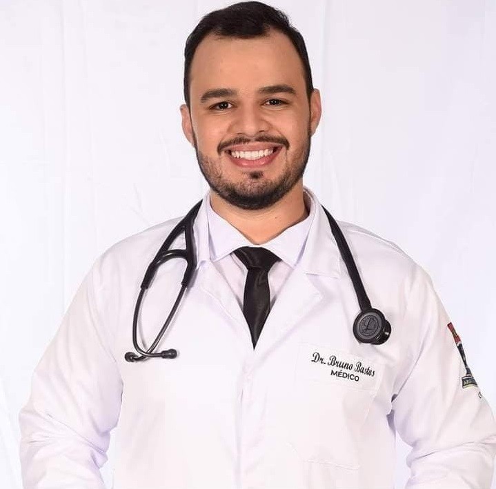 Enterrado o corpo do médico que morreu quando tentava escapar de incêndio em prédio na Barra, em Salvador