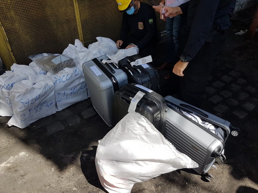 Malas e outros itens também foram incinerados com as drogas — Foto: Divulgação