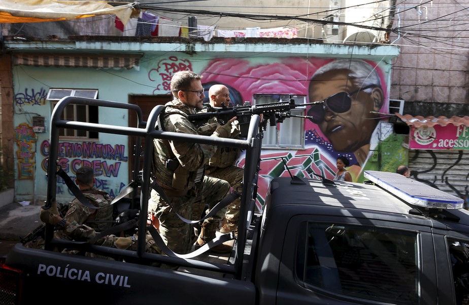 Polícia do Rio realiza operação na Mangueira contra ladrões de joalherias