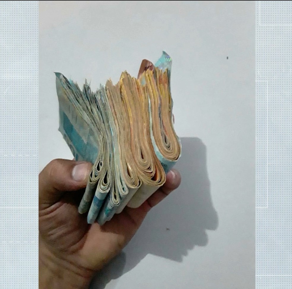 PM apreende mercadoria ilegal após acidente na BR-222. — Foto: Reprodução/TV Mirante.