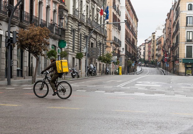 Ruas vazias em Madri durante quarentena para conter disseminação do coronavírus (Foto: Juan Naharro Gimenez/Getty Images)