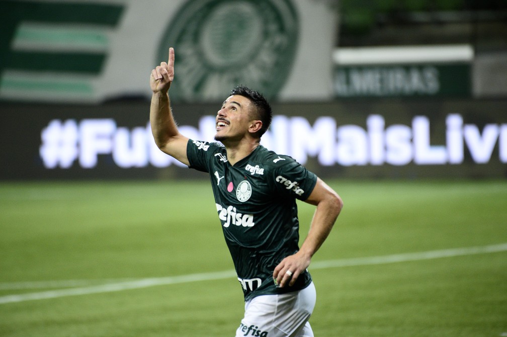 Rumo ao RJ? Empresário de Willian comenta possibilidade do atacante ir para o Fluminense