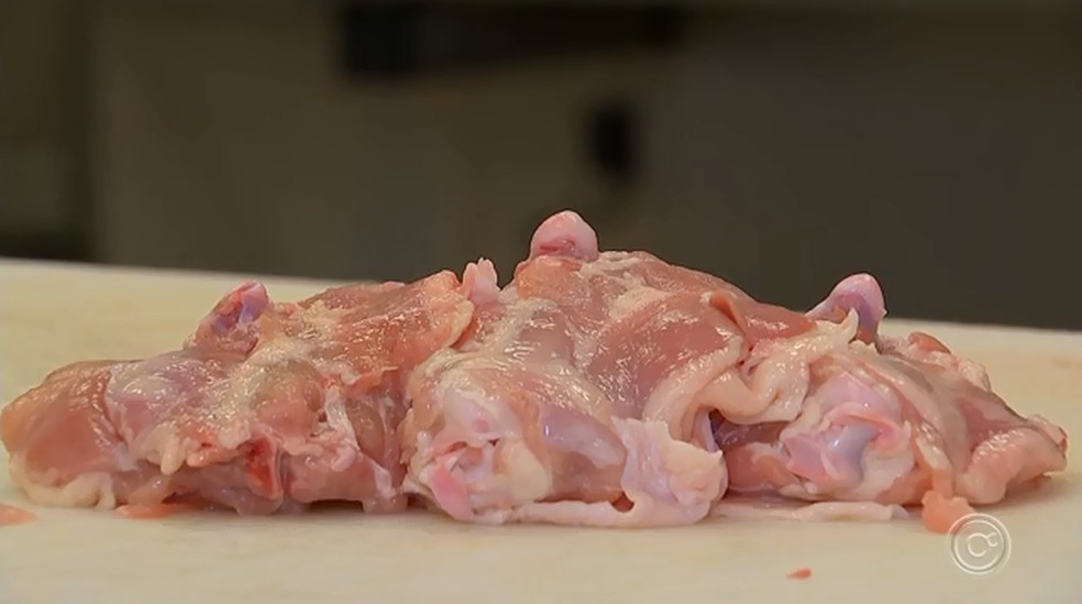 Carne de frango: exportações em alta em 2019 — Foto: Reprodução/TV TEM