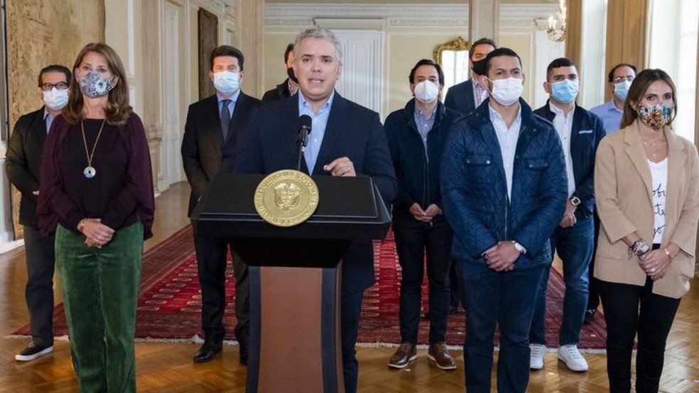 Presidente colombiano, Iván Duque, pediu apoio das empresas para tentar acelerar imunização no país — Foto: EPA