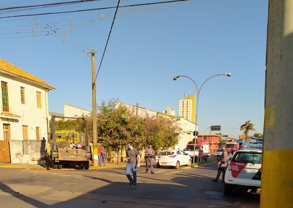 Segundo informações da Polícia Militar, o caminhão descia pela Rua Alagoas, quando o condutor perdeu o controle do freio — Foto: Rhian Augusto/Arquivo Pessoal