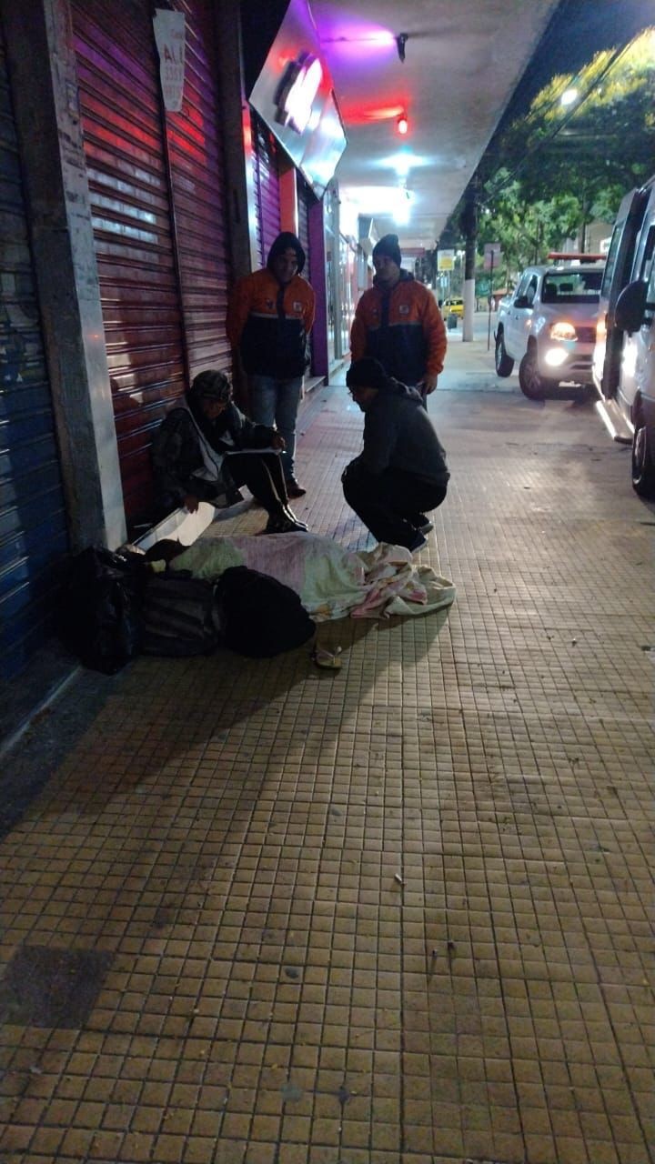 Com frente fria, pessoas em situação de rua em Teresópolis são assistidas e acolhidas em abrigo 