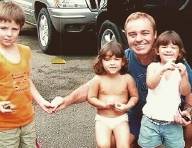 Marina Liberato postou clique antigo com Gugu Liberato para celebrar dia das crianças (Foto: Reprodução / Instagram)