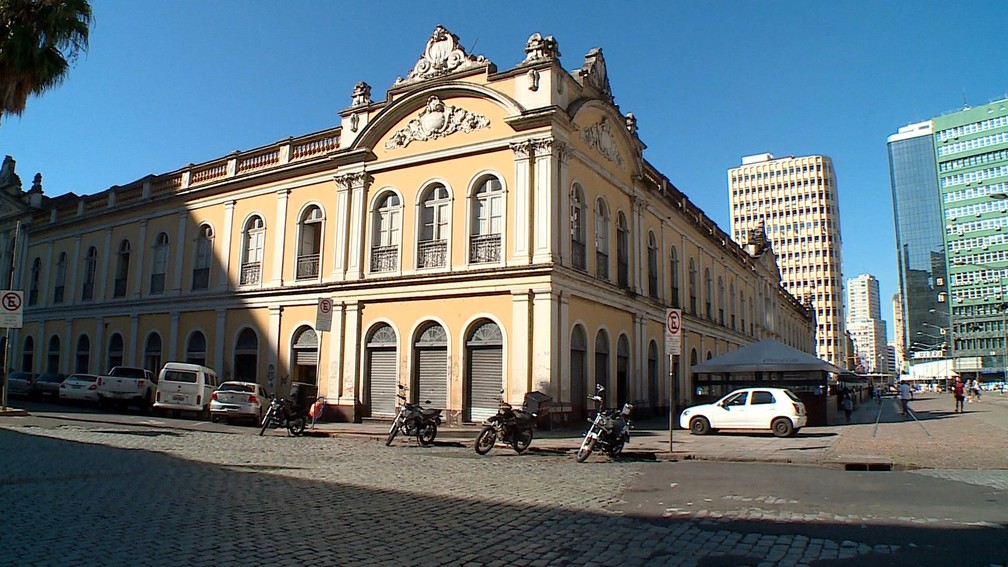 PORTO ALEGRE - Mercado Público é visto com baixo movimento em Porto Alegre nesta quarta-feira (25) — Foto: Reprodução/RBS TV
