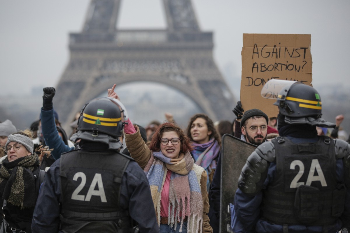 La France prolonge la durée légale de l’avortement à 14 semaines |  Monde