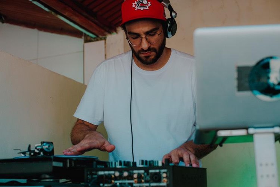 Dj Damata é um dos artistas que vão se apresentar no festival que vai arrecadar dinheiro para comprar cestas básicas para famílias do litoral potiguar — Foto: Reprodução/Facebook