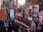 Milhares de pessoas protestam em Manchester contra a austeridade