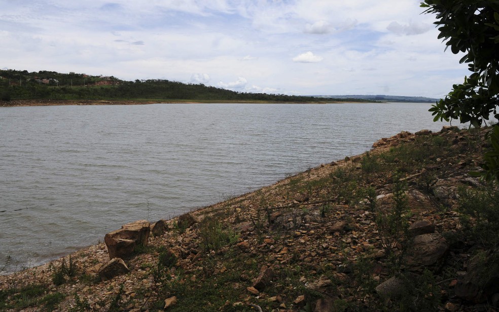 ReservatÃ³rio do Descoberto, em BrasÃ­lia, com 37% da capacidade em imagem de janeiro (Foto: DÃªnio SimÃµes/GDF/DivulgaÃ§Ã£o)