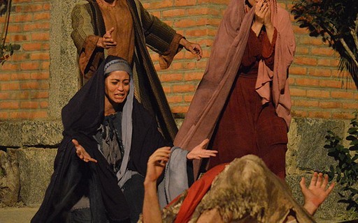 Carol Castro emociona ao interpretar Maria em 'Paixão de Cristo'
