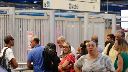 Passageiros apelam para aplicativos na greve do Metrô em SP e reclamam de preços