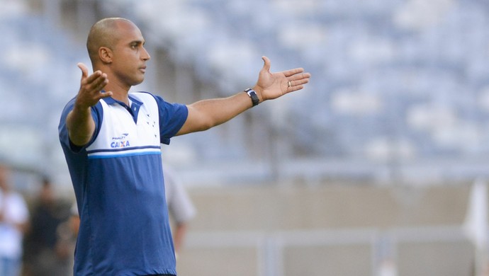 Clássico tem gol mal anulado, vaias cruzeirenses, Coelho na final e adeus